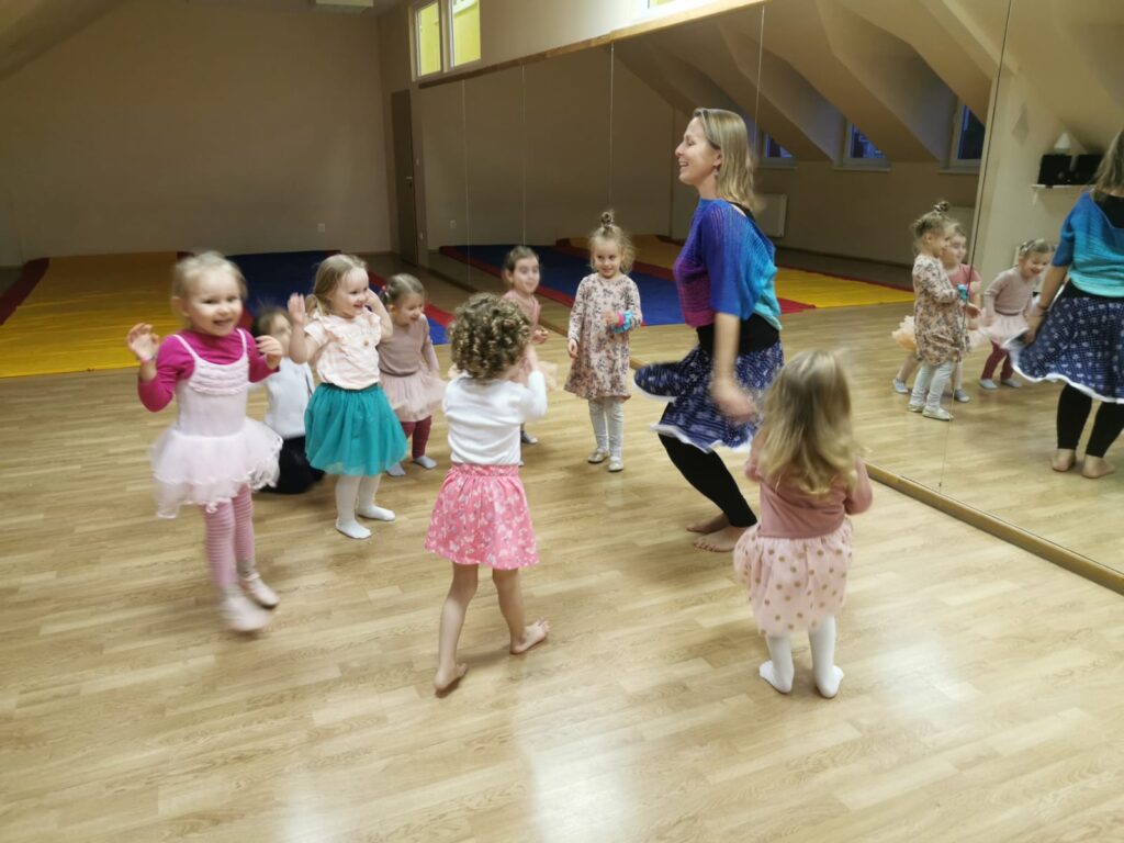 Pedagóg ľudového tanca pre deti